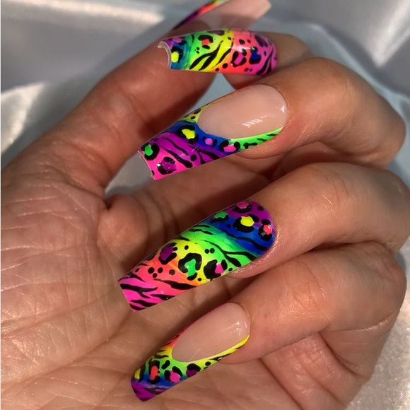 Lisa Frank Inspired Custom Luxury Press Ons - Picture 3 of 6